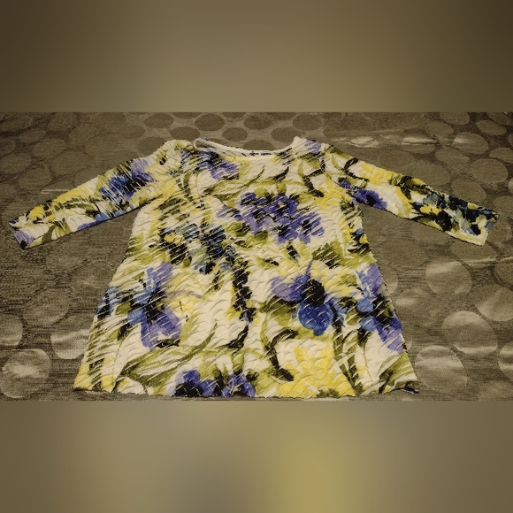 Womens shirt - Picture 1 of 4